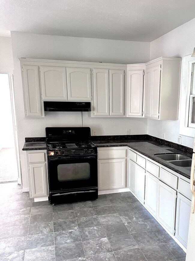 Building Photo - 3135 32nd St