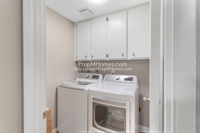 Building Photo - Thoughtfully Updated Two Bedroom Duplex in Oak Grove! DEPOSIT SPECIAL