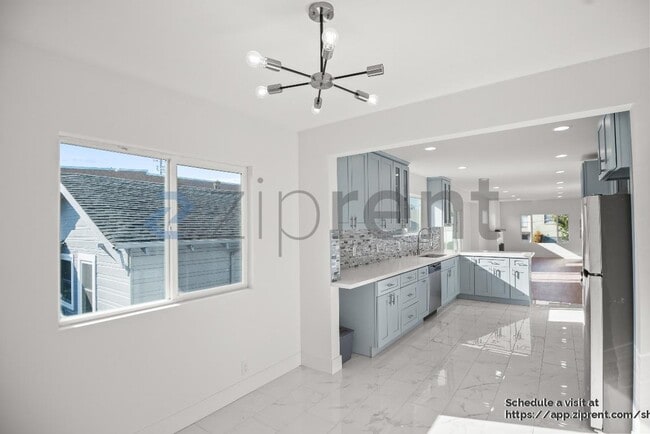 Building Photo - 2906 Adeline St