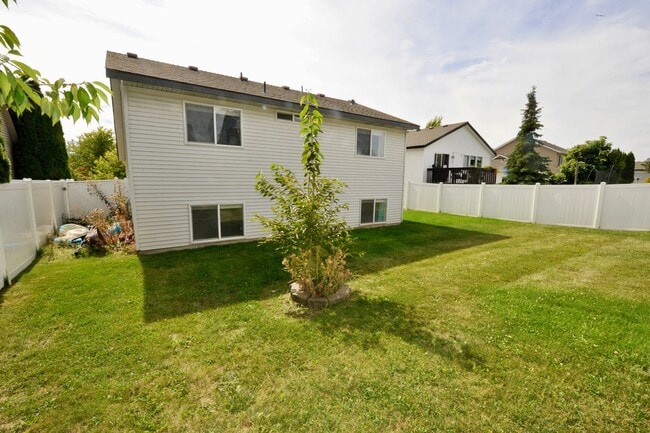 Building Photo - 7682 N Joanna Dr