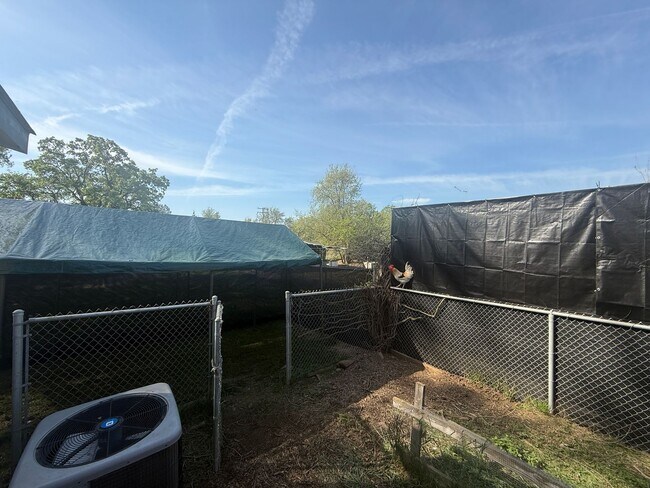 Building Photo - FR T L12795