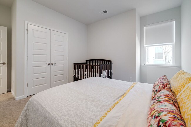 Building Photo - Luxury & Maintenance Free Living in Savann...