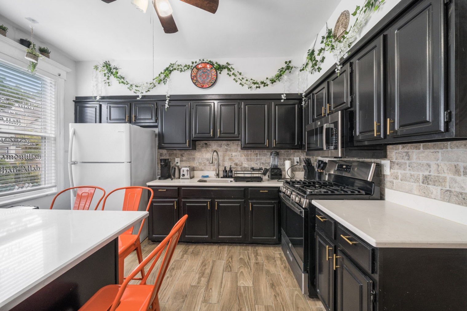 Building Photo - 84 W 42nd St