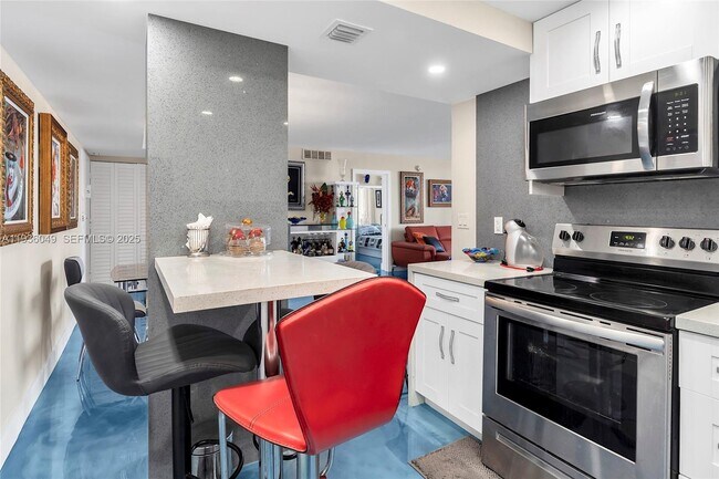 Building Photo - 1833 S Ocean Dr