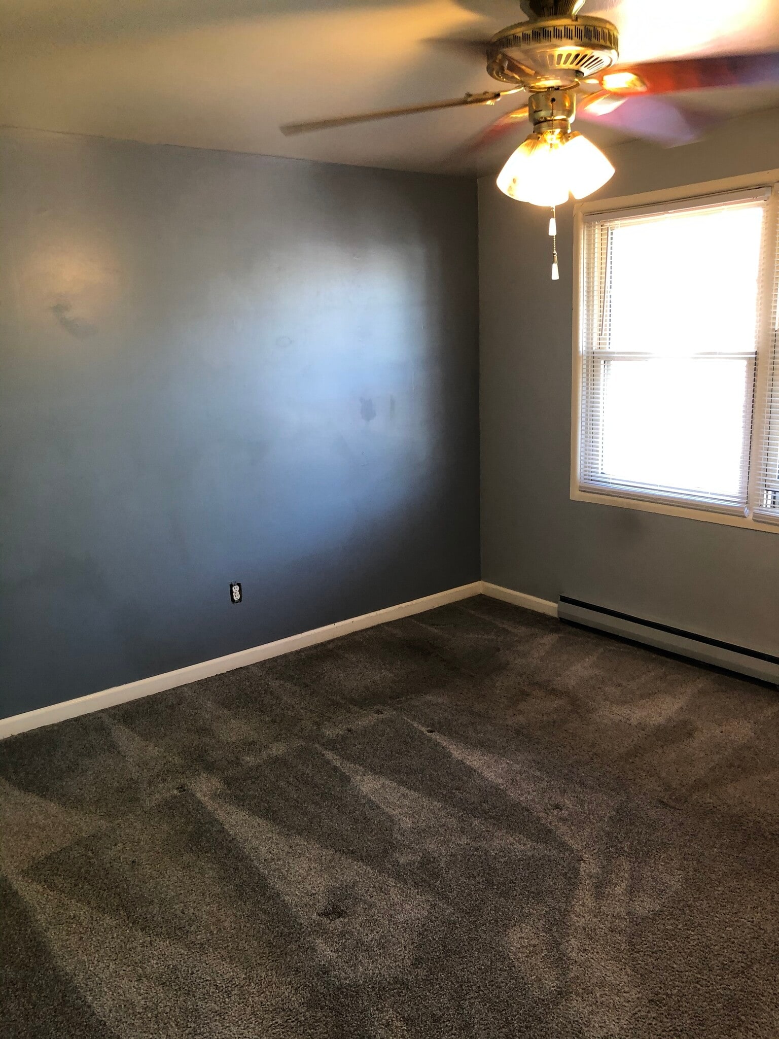 Master bedroom - 4909 Mount Vernon Dr