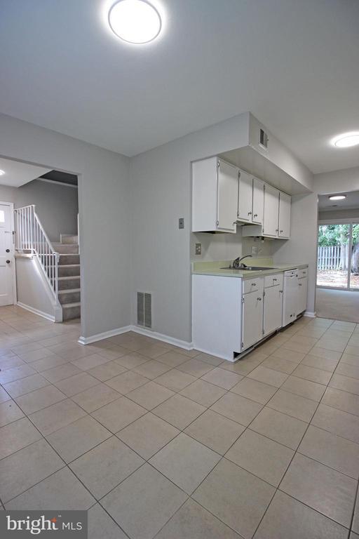 Building Photo - 6530 Yadkin Ct