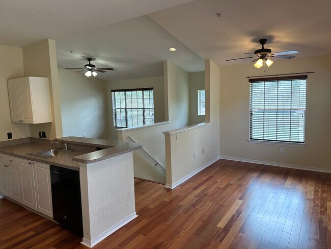 Building Photo - 862 Grand Regency Pointe