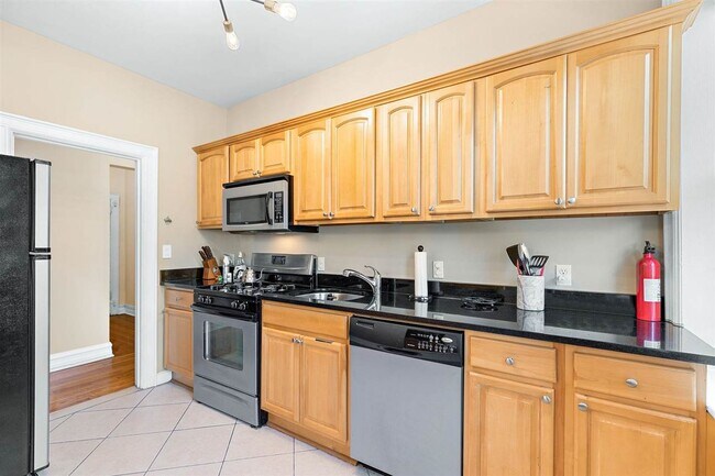 Building Photo - 340 Fairmount Ave