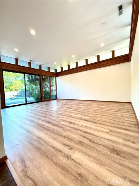 Building Photo - 880 N Gainsborough Dr