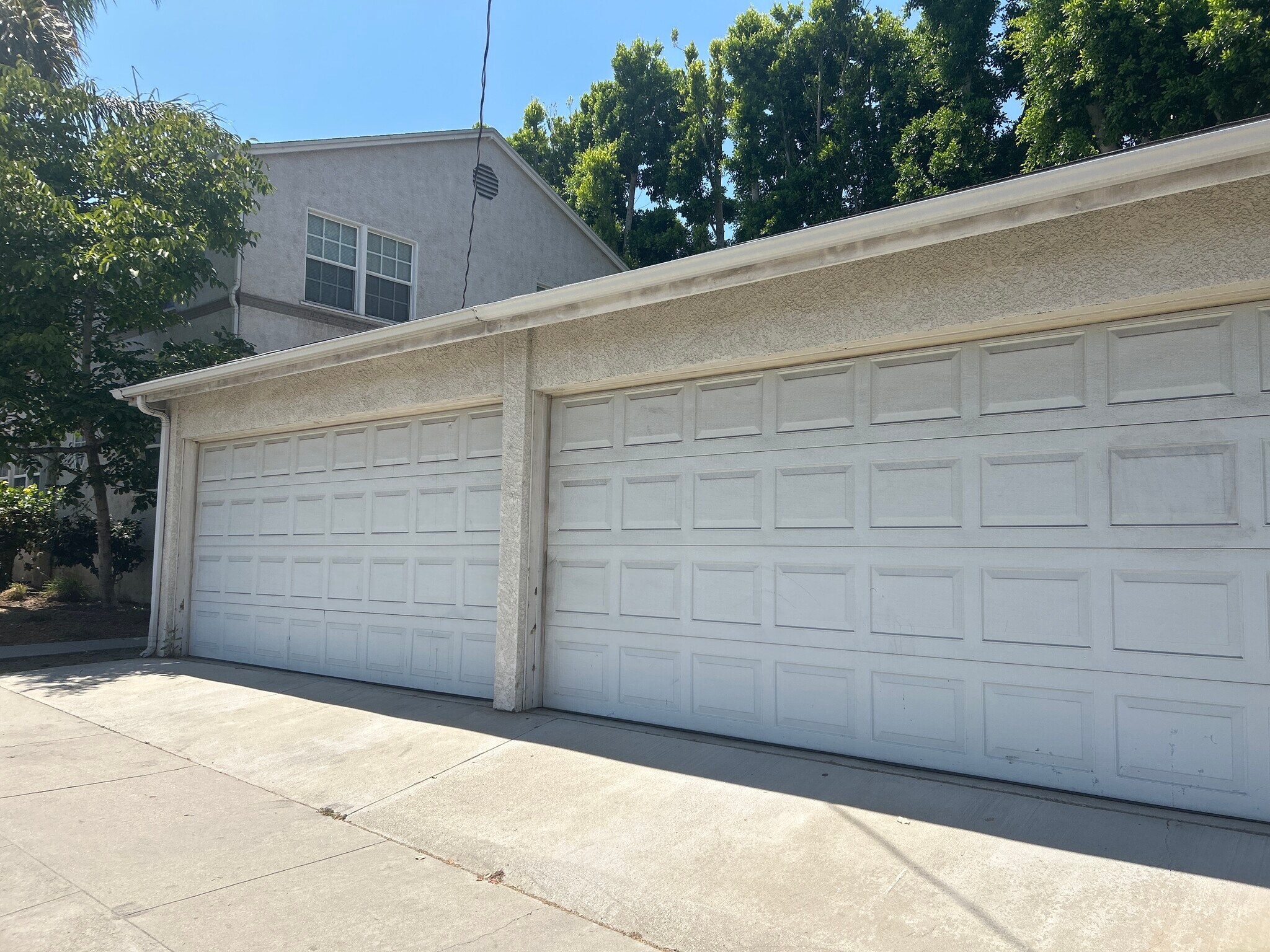 Building Photo - 4303 Beverly Glen Blvd