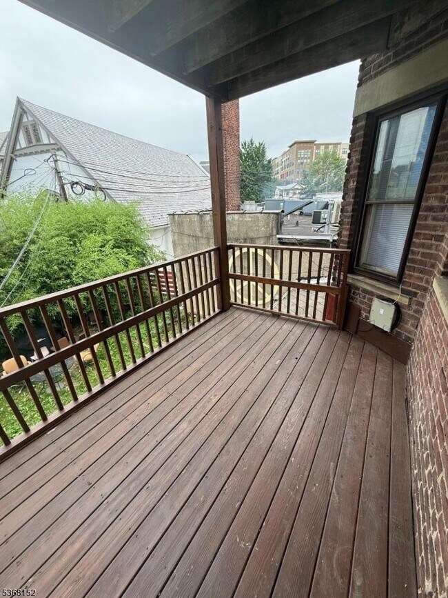 Building Photo - 570 Bloomfield Ave