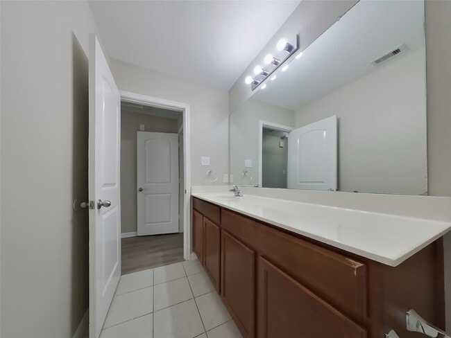 Building Photo - 424 Palomino Stand Dr