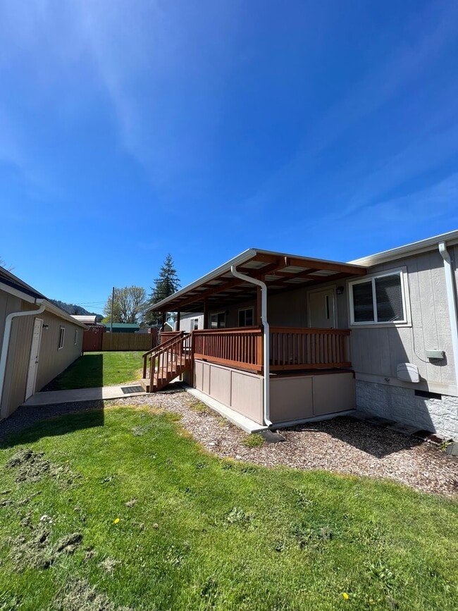 Building Photo - 3-Bedroom 2-Bathroom home with HUGE Shop in Cedar Flats