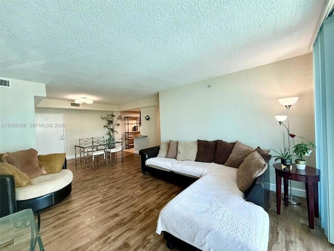 Building Photo - 7501 E Treasure Dr