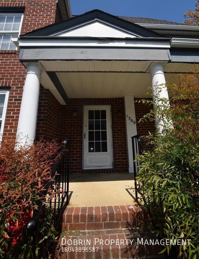 Building Photo - SPACIOUS Renovated 4BD: WALK to VCU!!