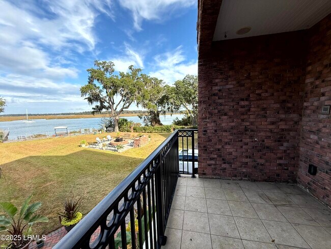 Building Photo - 54 Battery Crk Clb Dr