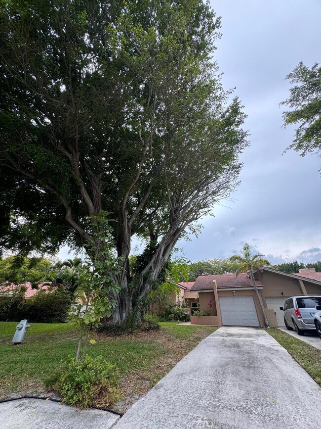 Building Photo - 23261 Boca Club Colony Cir