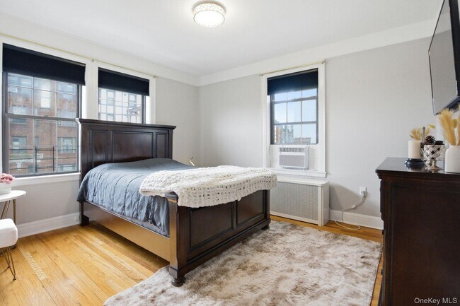 Building Photo - 26 Pondfield Rd