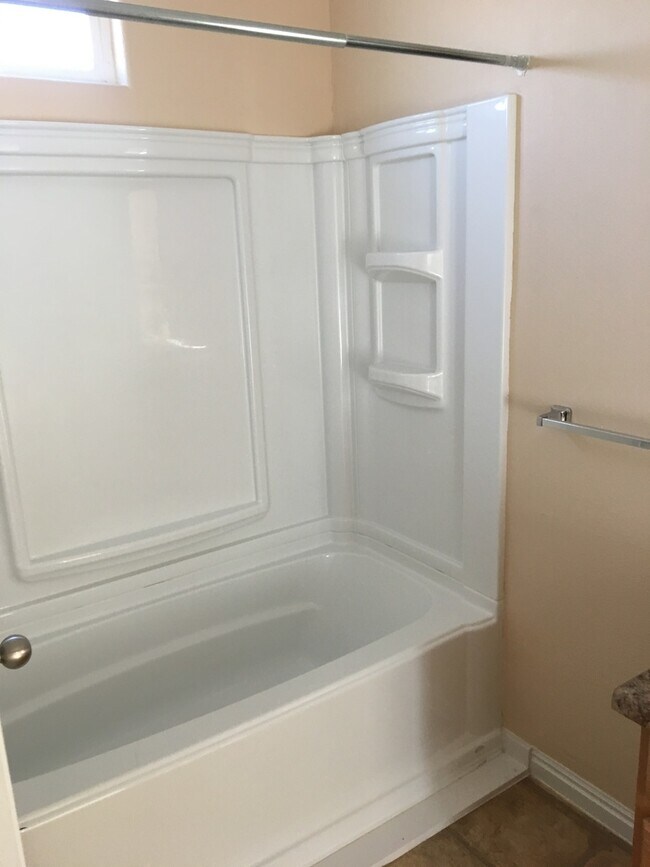 Building Photo - Nice Home in Quiet Community