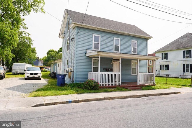Building Photo - 202 E Grove St