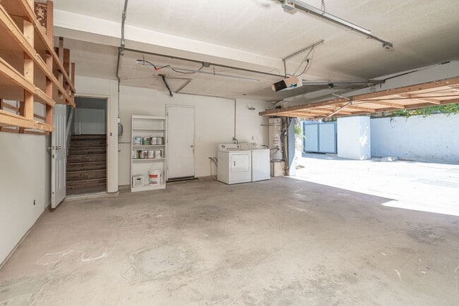 Building Photo - Costa Mesa Townhome | 2BR, 2.5BA | Minutes...