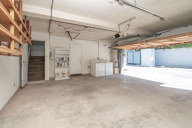 Building Photo - Costa Mesa Townhome with Loft | 2BR, 2.5BA...