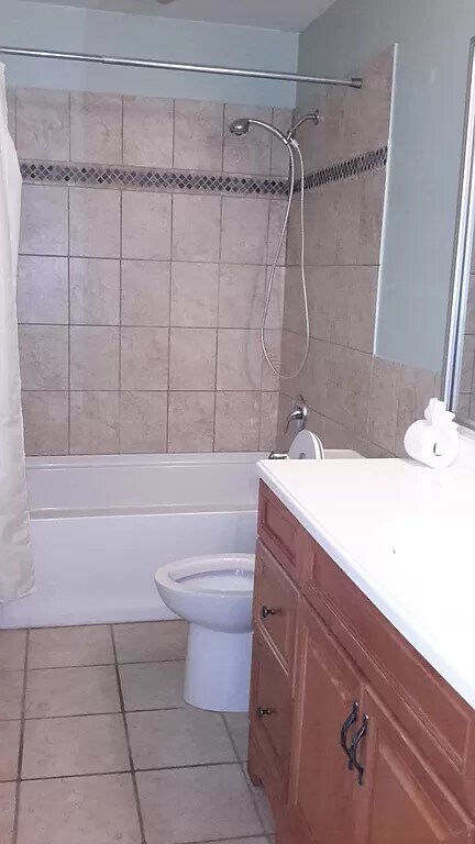 Building Photo - 10 Poinsettia Ct