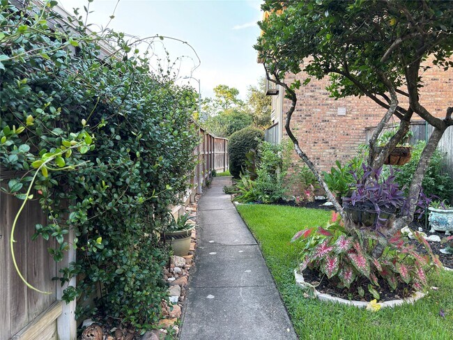 Primary Photo - 1311 Antoine Dr