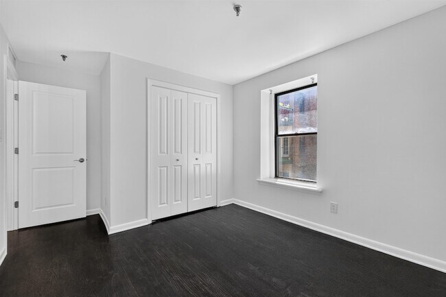 Building Photo - 357 Varick St