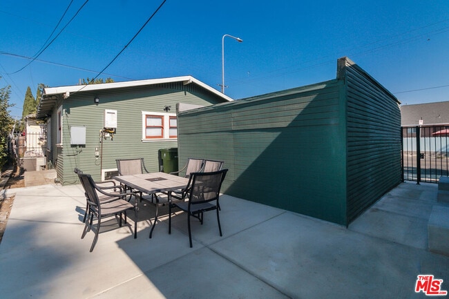 Building Photo - 2303 W 30th St