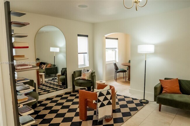 Building Photo - 509 NE 64th St