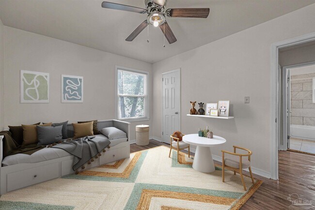 Building Photo - 303 SE Gilliland Rd