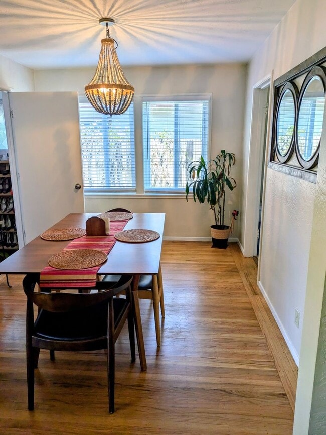 Building Photo - Charming 3-bedroom Home on Upper Westside -Large Yard and Covered Patio
