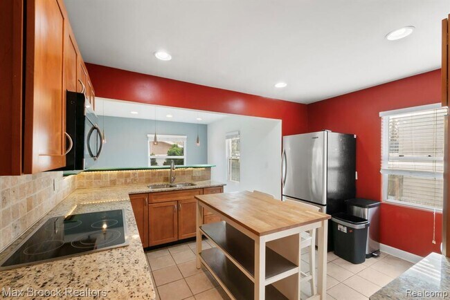 Building Photo - 3602 Elmhurst Ave