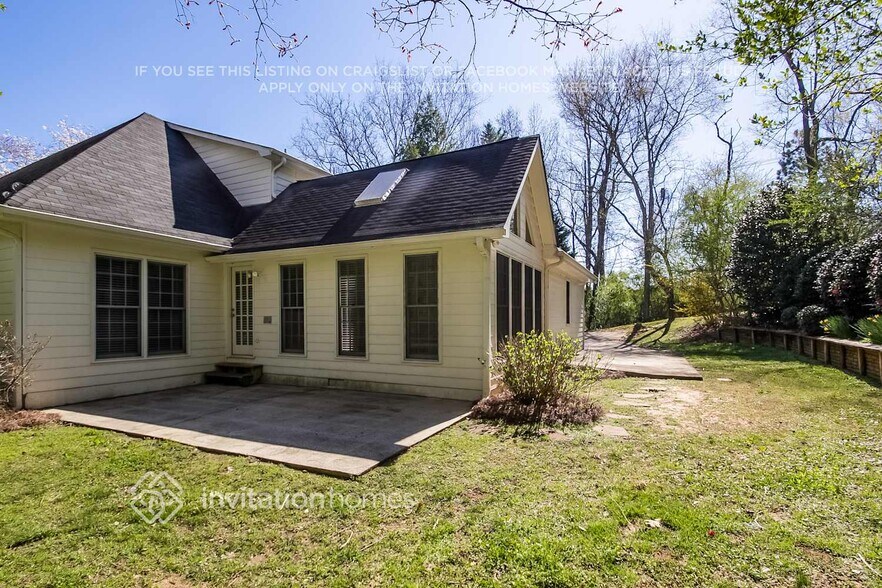 Building Photo - 500 Clear Lake Ln