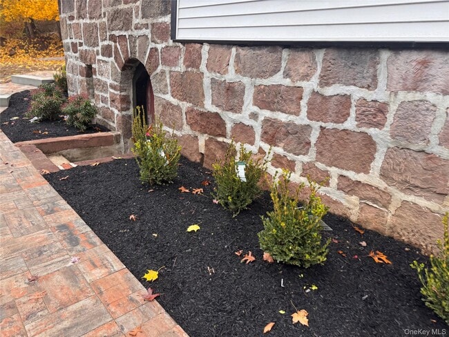 Building Photo - 263 S Mountain Rd