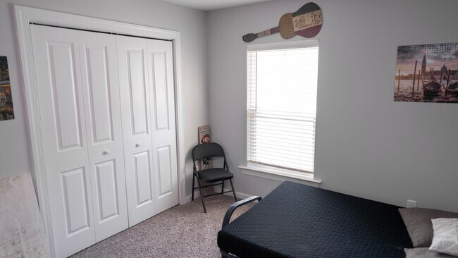 Building Photo - Almost new 4 bedroom 2.5 bathroom just off...