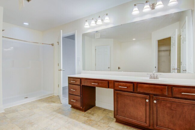 Building Photo - Charming 4 Bed, 3.5 Bath Modern Farmhouse on Expansive Land – Prime Location!