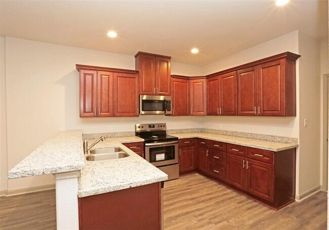 Building Photo - 897 E Semands St