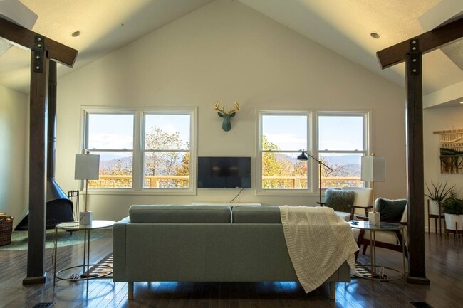 Building Photo - Secluded Furnished Rental-Asheville