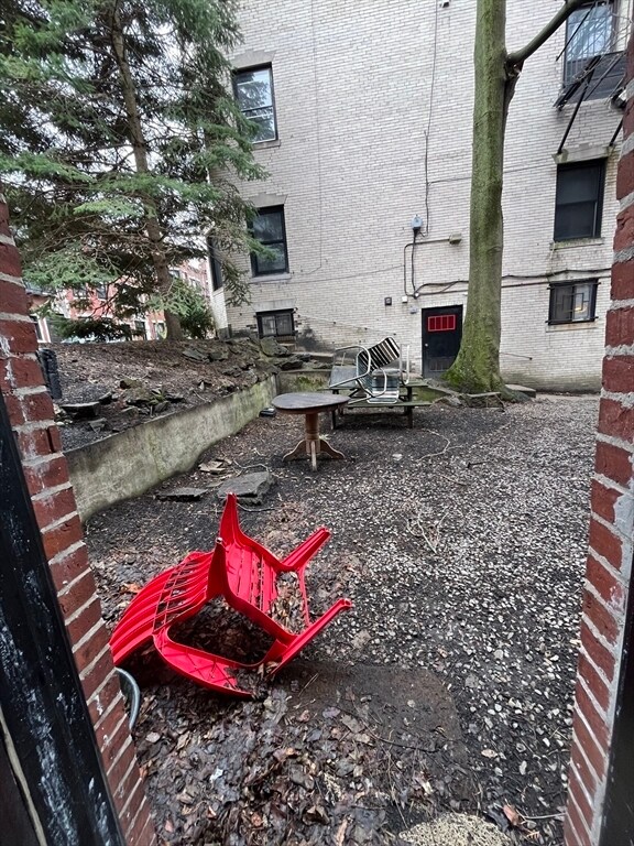 Building Photo - 915 Beacon St