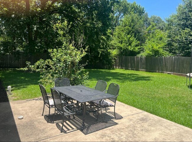 Building Photo - 5910 Dawnridge Dr