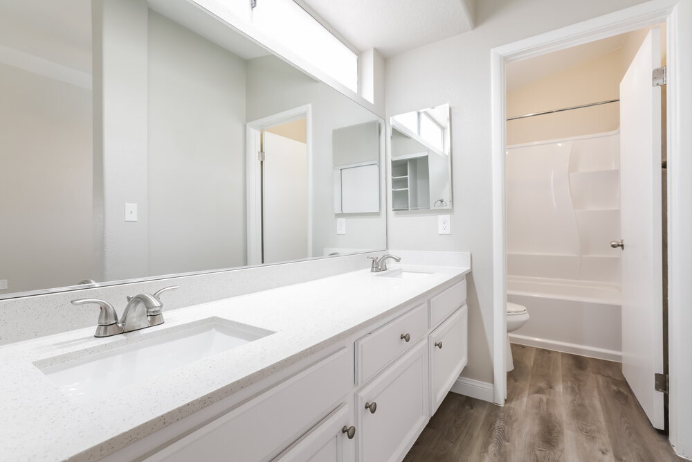 Building Photo - 7680 Beverly Hills Dr