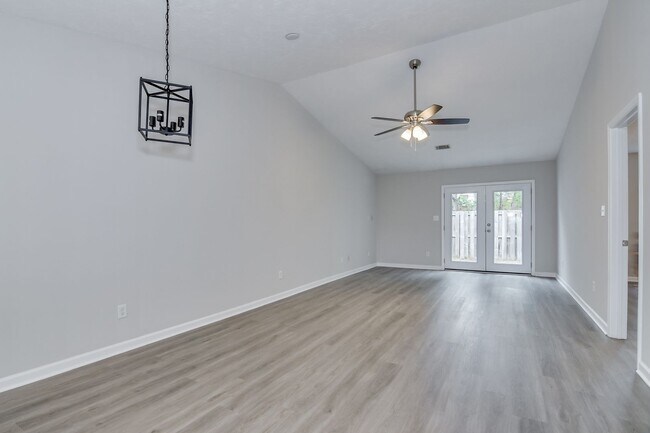 Building Photo - Updated 2 Bedroom 2 Bath Townhouse in Evans