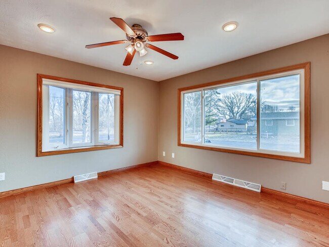 Building Photo - 3328 Kraft Cir N