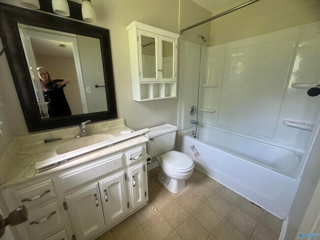 Building Photo - 792 Seina Vista Dr