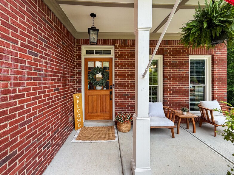 Building Photo - 1106 Glenrose Dr SE