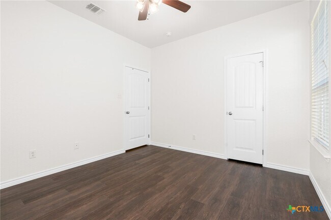 Building Photo - 5200 Rose Petal Ct