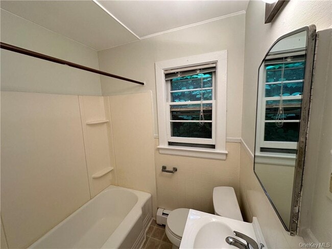 Building Photo - 11 Chase Ave