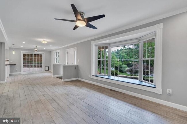 Building Photo - 5200 Southampton Dr